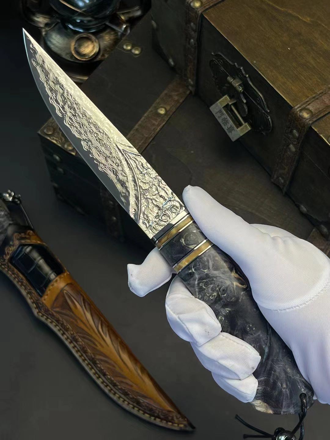 Enigmatic Stag Damascus Steel Fixed Blade