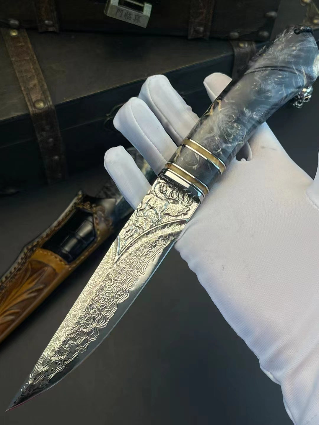 Enigmatic Stag Damascus Steel Fixed Blade