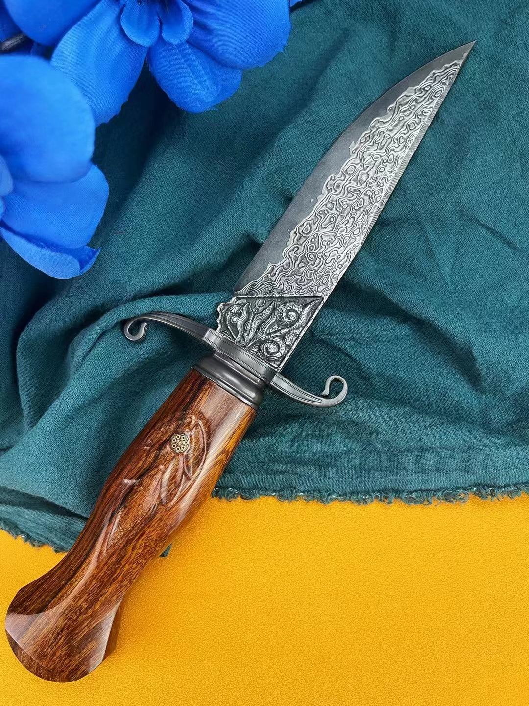 Venus's Grace Damascus Steel Fixed Blade
