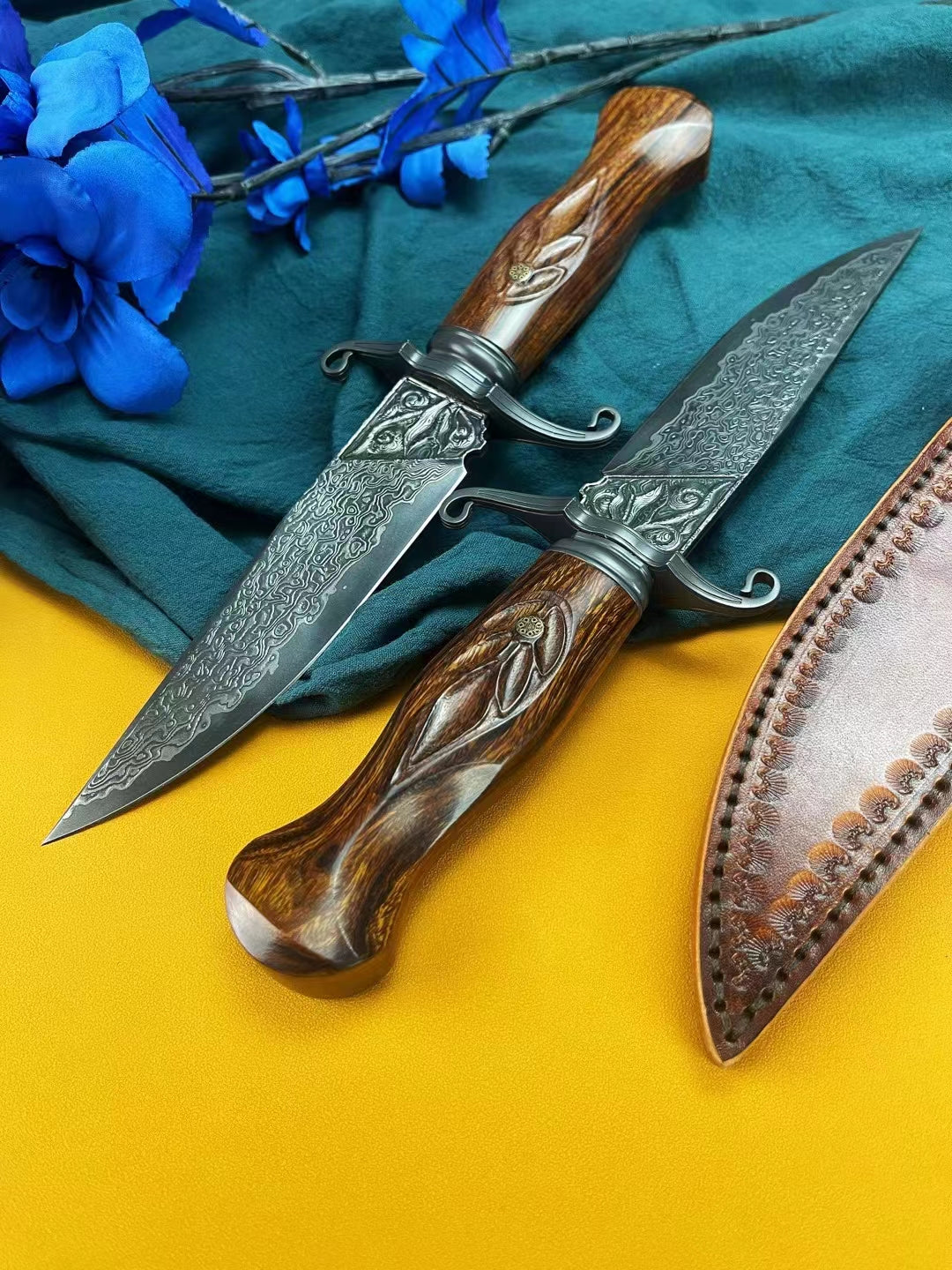 Venus's Grace Damascus Steel Fixed Blade