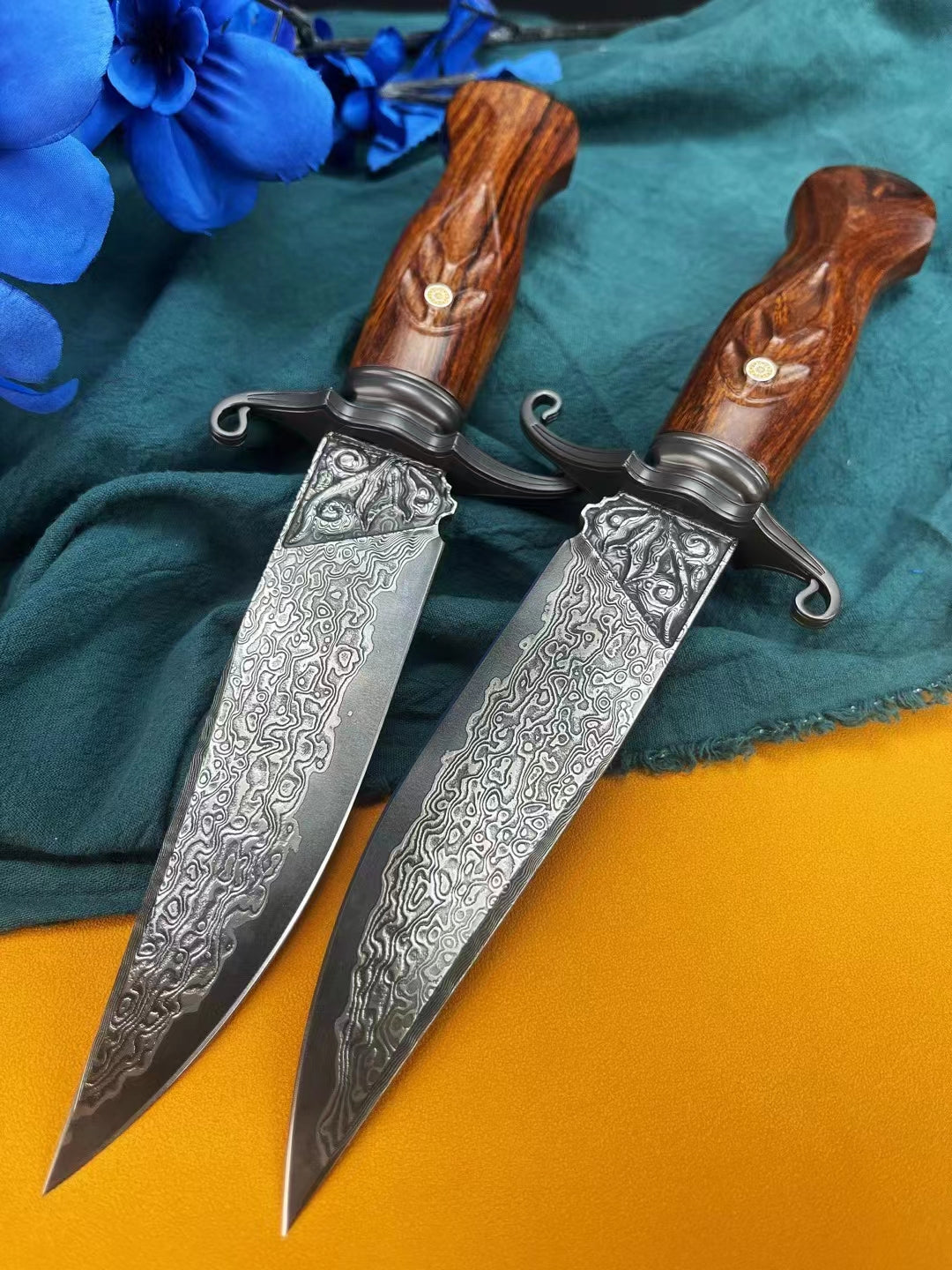 Venus's Grace Damascus Steel Fixed Blade