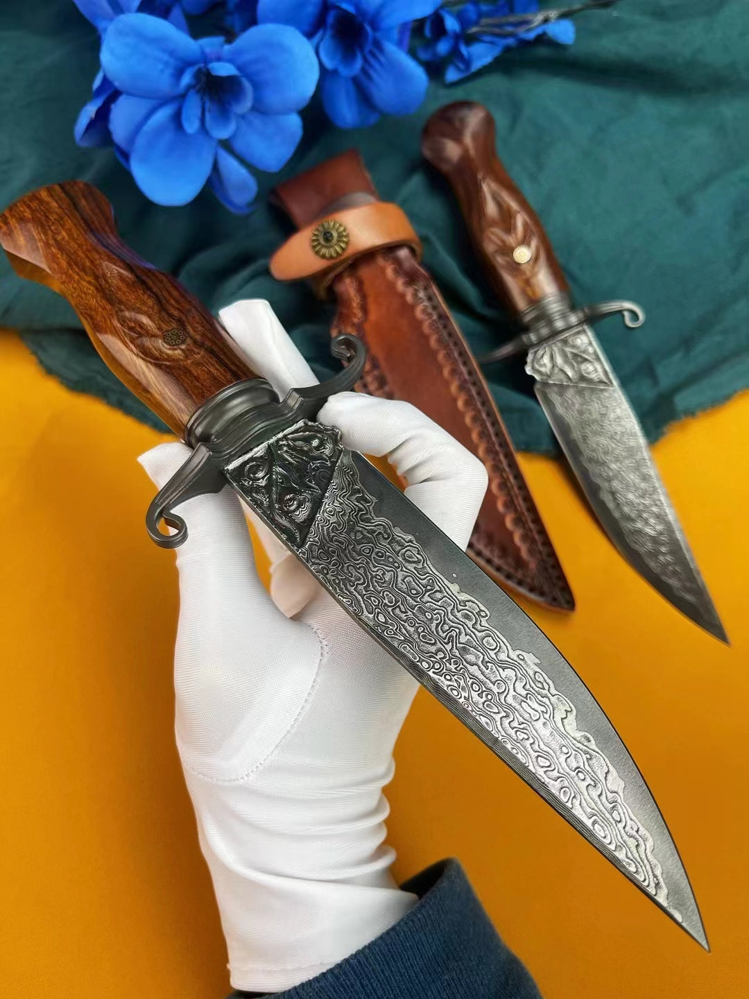 Venus's Grace Damascus Steel Fixed Blade