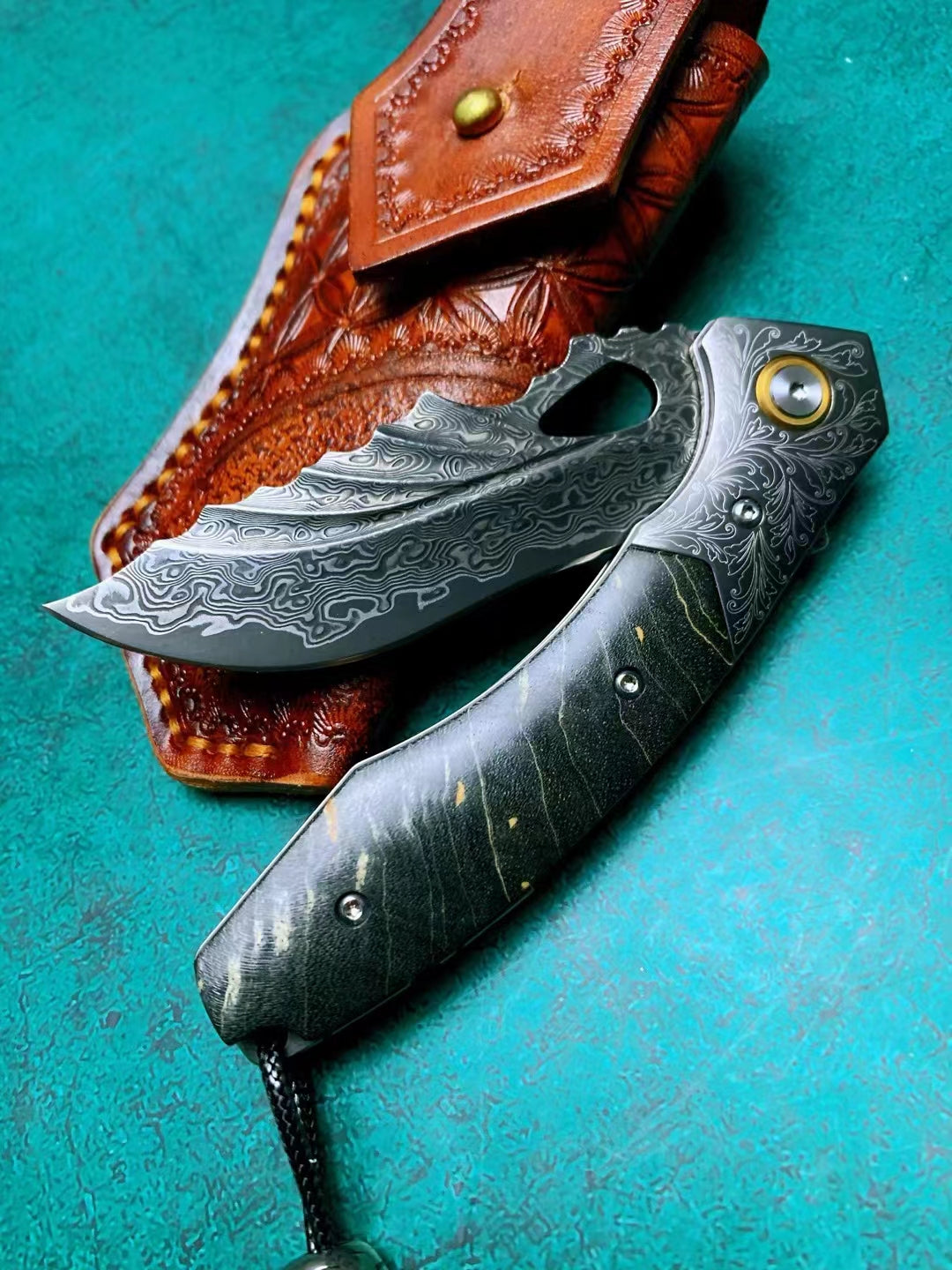 Nightshade Damascus Steel Knife
