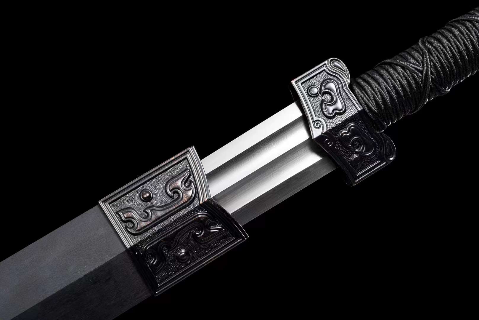 The Karami Shikkan Handmade Chinese Sword Manganese Steel-Romance of Men