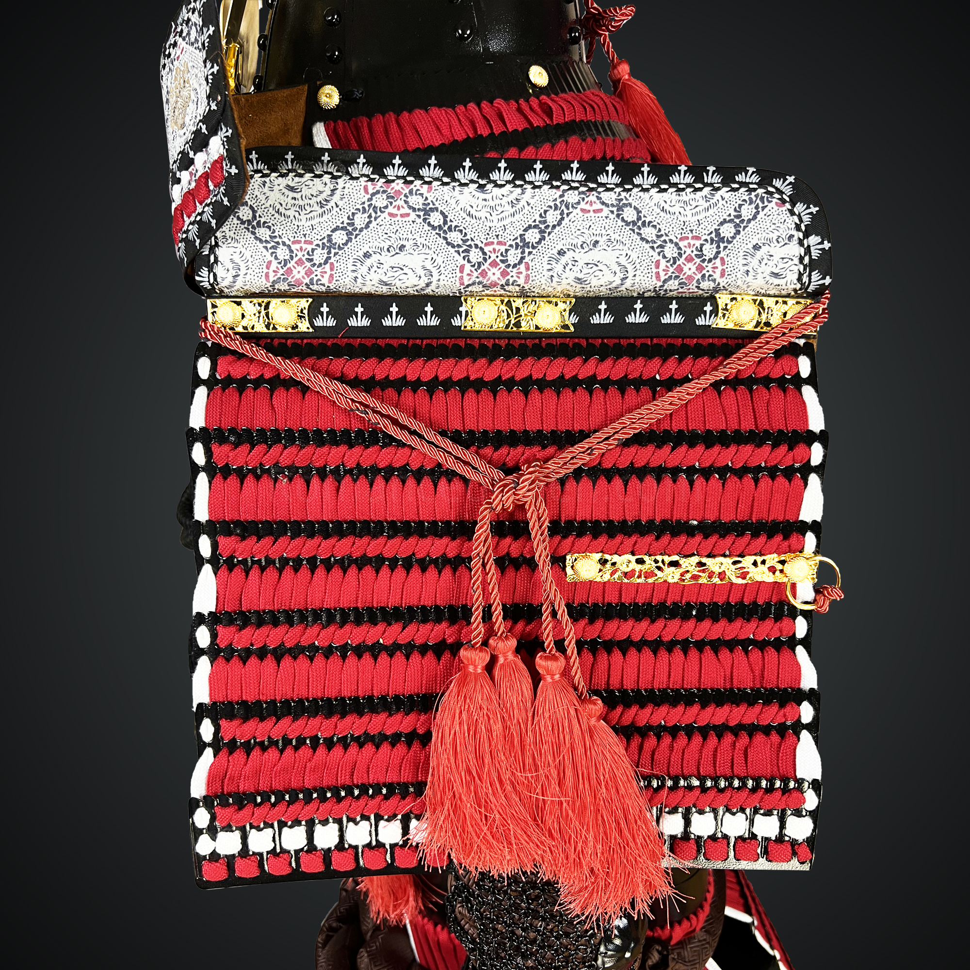 Black & Red Samurai armor Oyoroi style Kamon Maedate Black armor color with Kamon on Chest mixed with Red cords