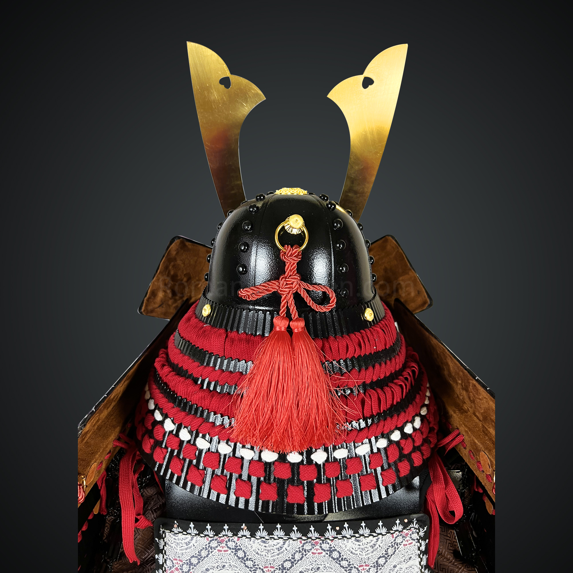 Black & Red Samurai armor Oyoroi style Kamon Maedate Black armor color with Kamon on Chest mixed with Red cords