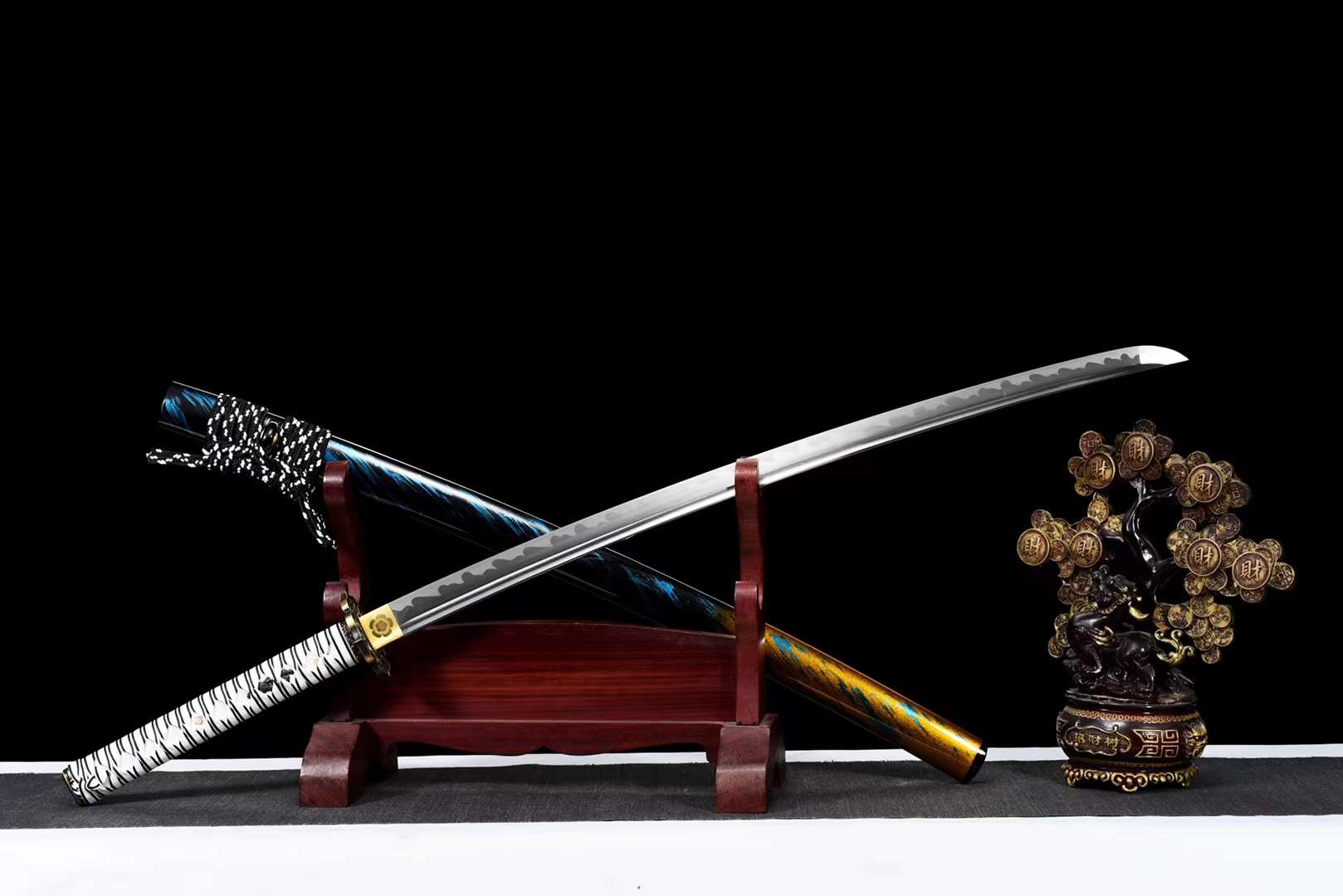 The Kamakura Aojiroi Handmade Katana High Carbon Steel