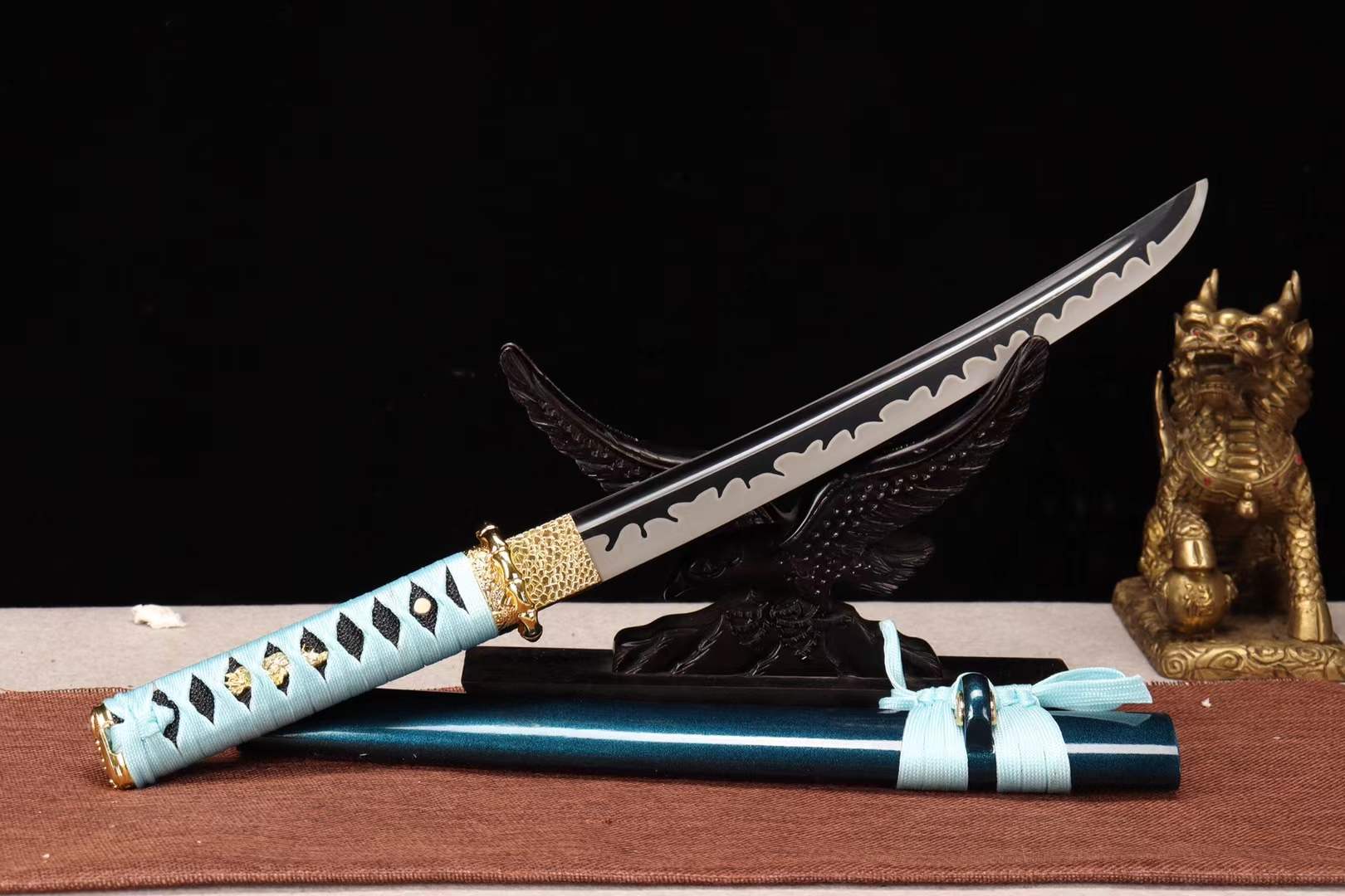 The Aisupokuribu Handmade Tanto Katana Manganese Steel