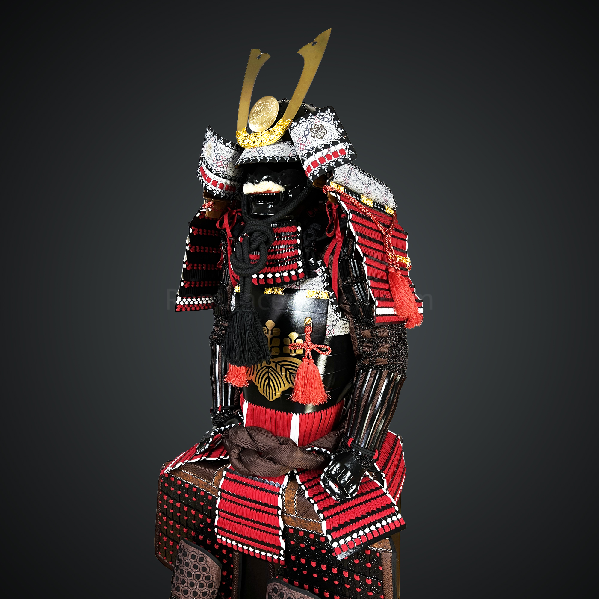 Black & Red Samurai armor Oyoroi style Kamon Maedate Black armor color with Kamon on Chest mixed with Red cords