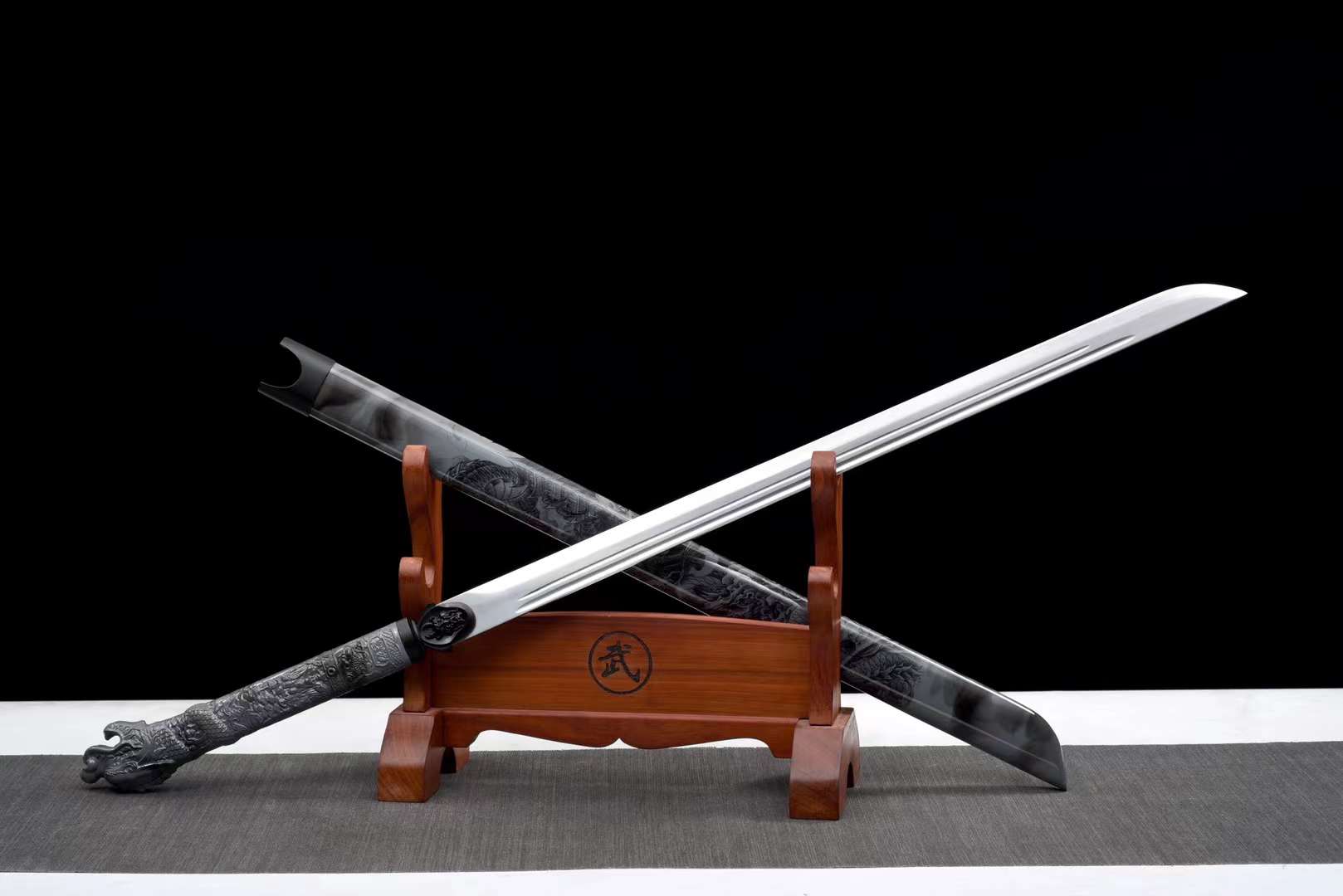 The Burakku Doragon Surasshu Handmade Ninjato Manganese Steel