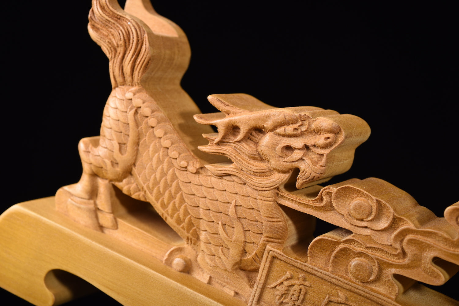Brown Climbing Kirin Solid Wood Single Tier Katana Stand
