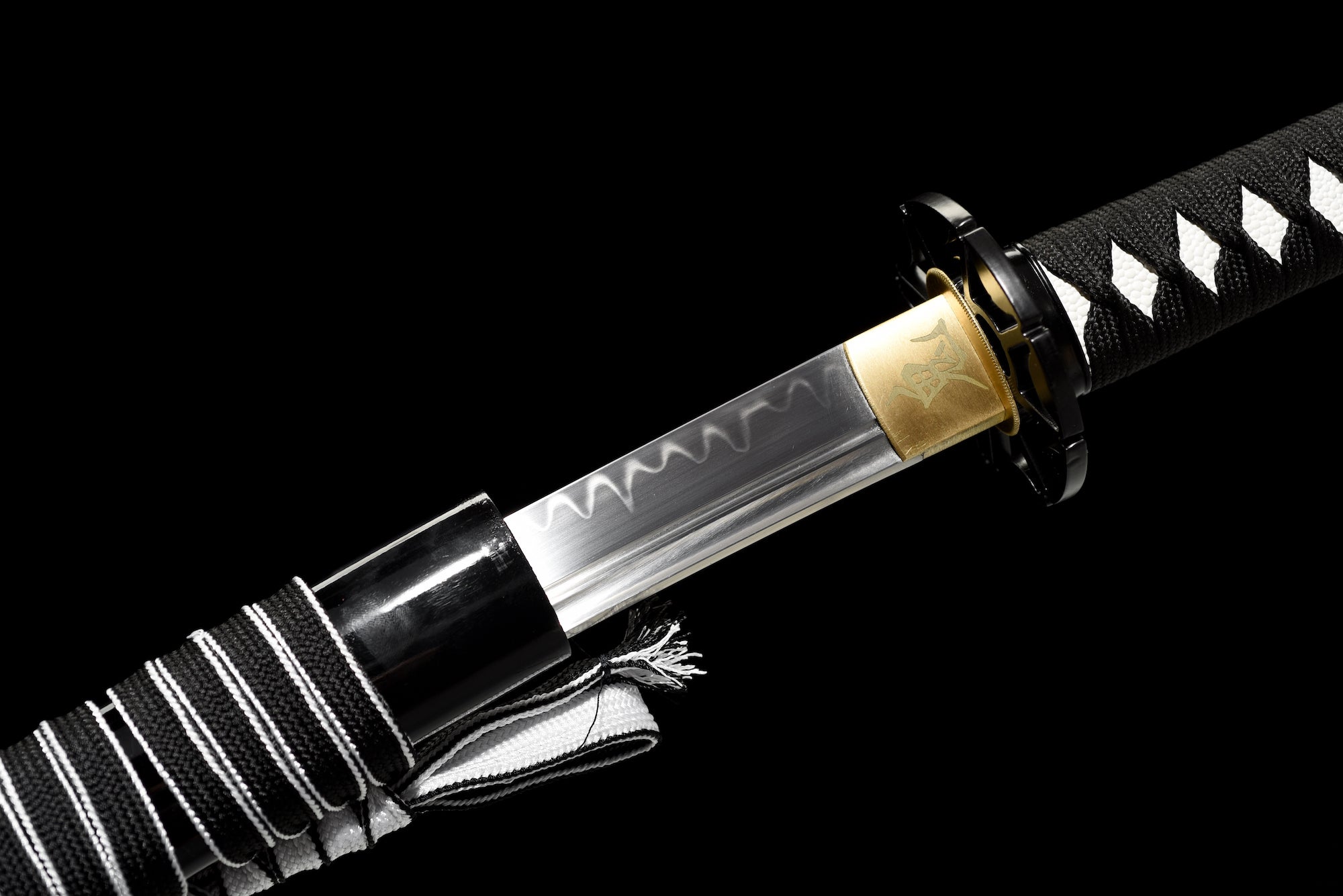 The Saiko Yorru Handmade Katana Clay Tempered T10 Steel Unokubi-Zukuri