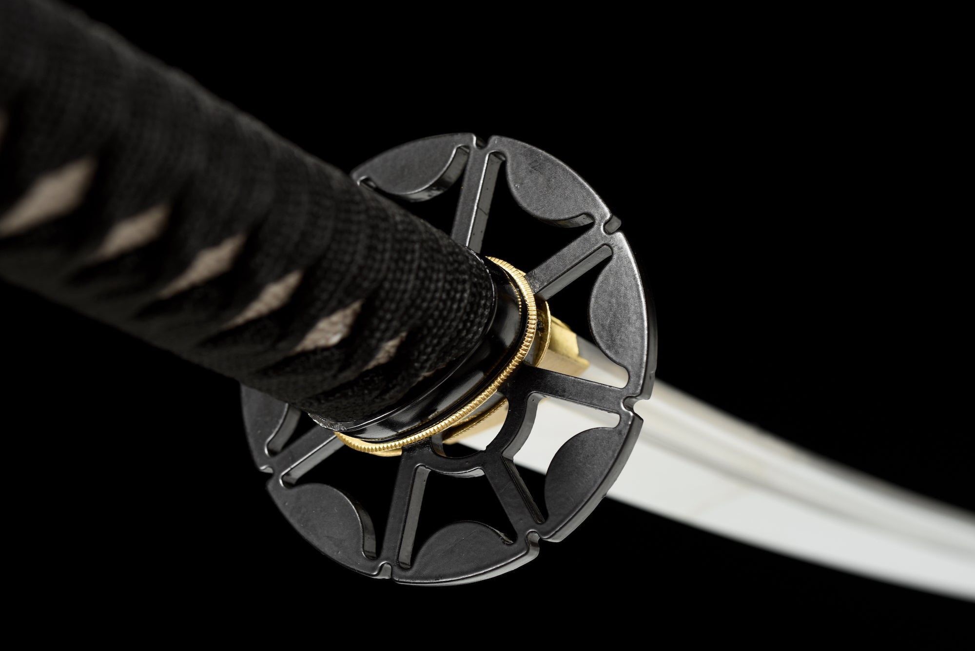 The Saiko Yorru Handmade Katana Clay Tempered T10 Steel Unokubi-Zukuri