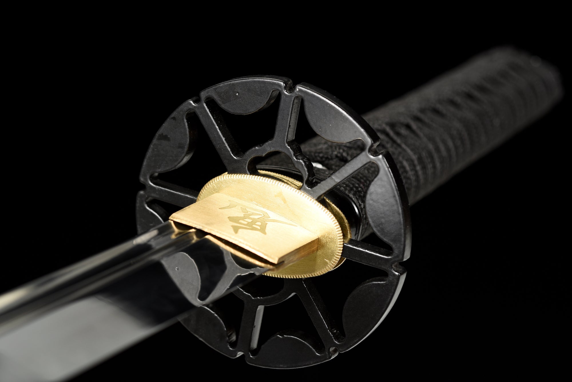 The Saiko Yorru Handmade Katana Clay Tempered T10 Steel Unokubi-Zukuri