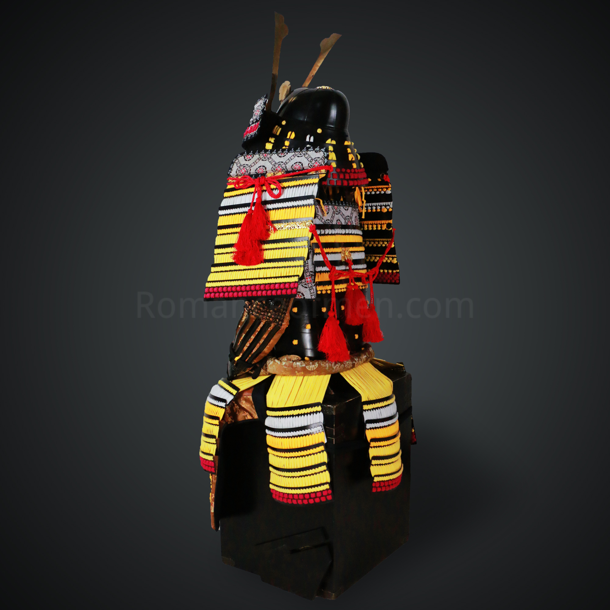 Hōjō Ujiyasu Black & Yellow Samurai armor Oyoroi style Kuwagata Maedate Black scales pairs with Yellow cords