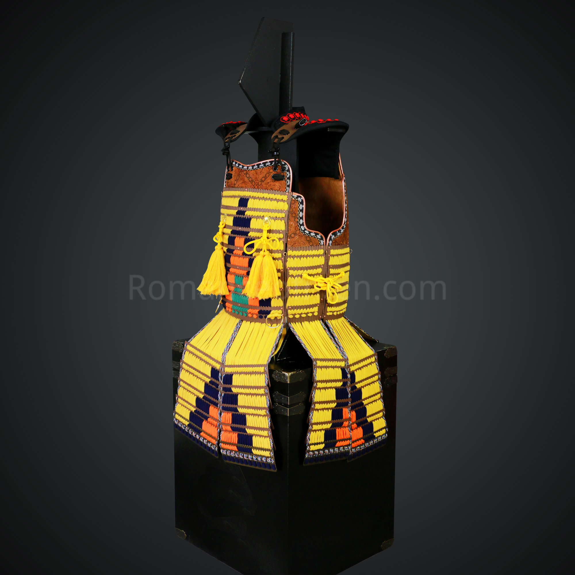 Mōri Motonari Yellow & Brown Samurai Armor Oyoroi Style Kamon Maedate Brown Scales With Yellow Cords