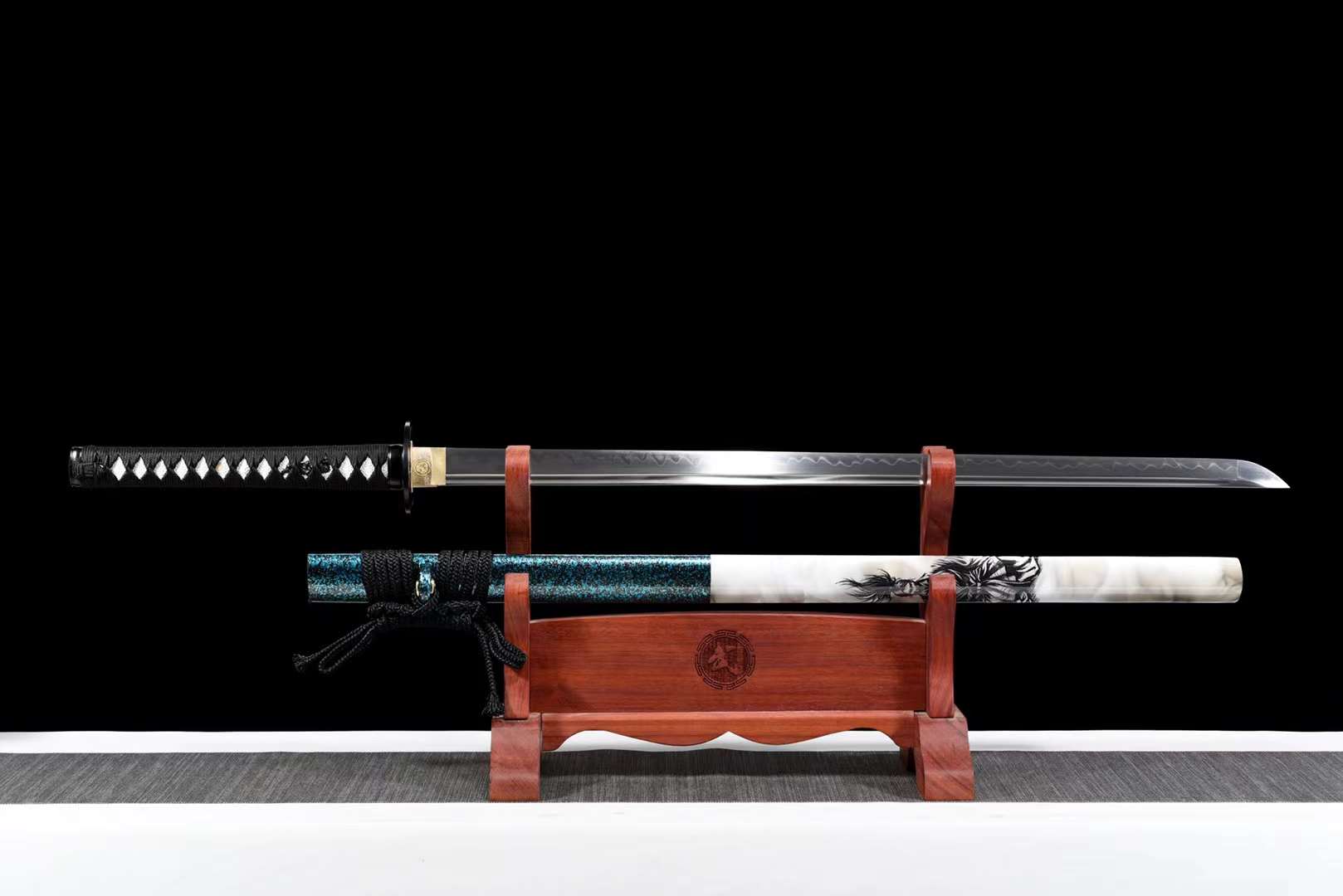 The Shurasutoreto Handmade Ninjato Clay Tempered T10 Steel